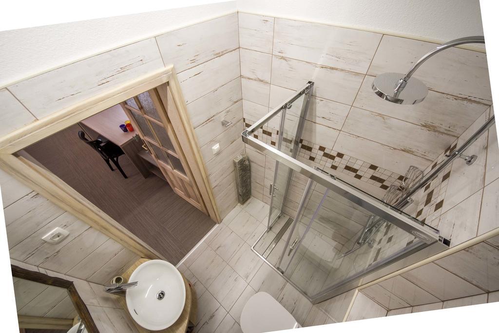 Oh & Hiša za goste 2*